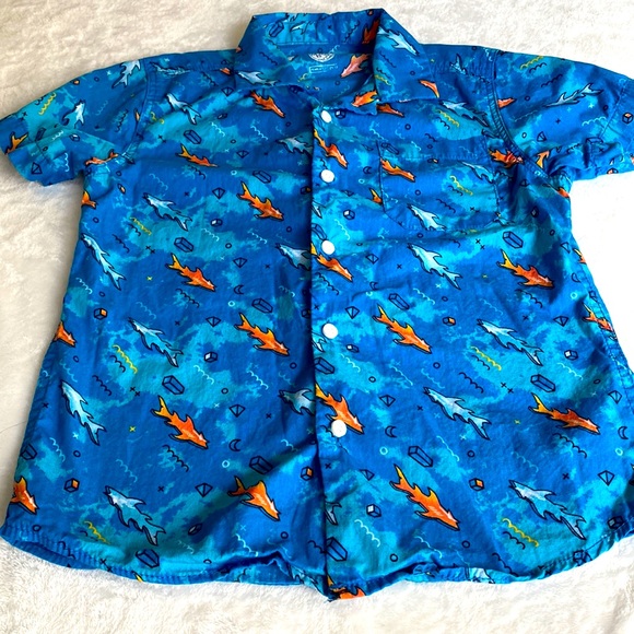 Maui and Sons Shark Boy’s Button-Down Shirt Size 6/7 - Picture 2 of 7